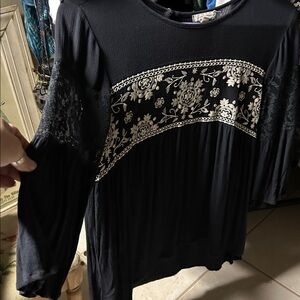 Black Flowy Hippy Too White Embroidery And Belles Slowly Half Sleeves.